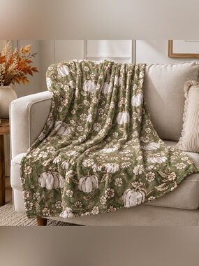 Harvest Collection- NWT Green Floral Decorative Throw 50x70